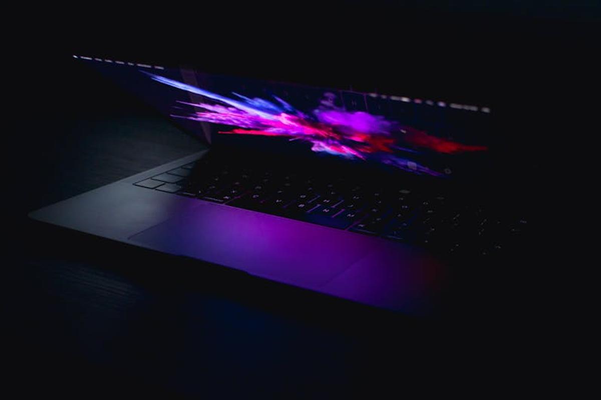 MacBook Pro vs XPS 15: Graphic Design Showdown