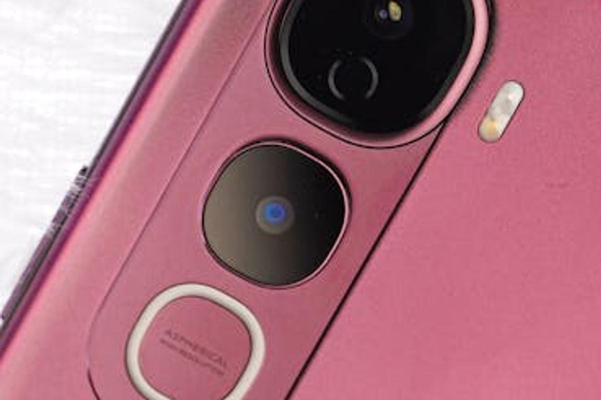 Image 2 for Samsung Galaxy S26 Ultra vs Google Pixel 10 comparison